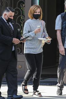 Emma Watson feet photo thumbnail