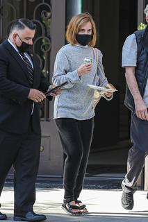 Emma Watson feet photo thumbnail