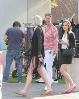 Emma Watson feet photo thumbnail