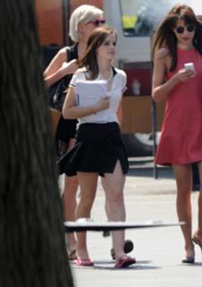 Emma Watson feet photo thumbnail