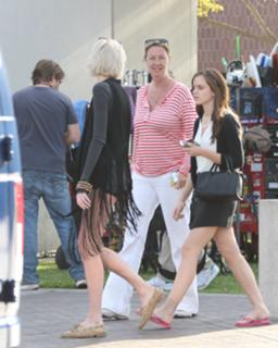 Emma Watson feet photo thumbnail