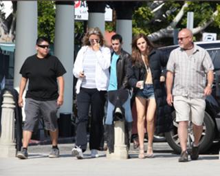 Emma Watson feet photo thumbnail