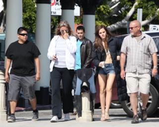 Emma Watson feet photo thumbnail