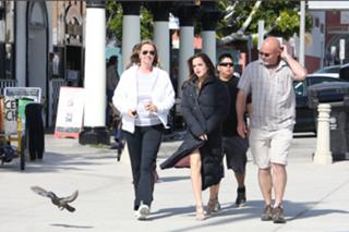 Emma Watson feet photo thumbnail