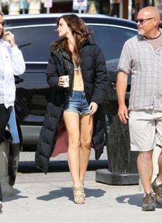 Emma Watson feet photo thumbnail