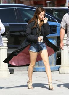 Emma Watson feet photo thumbnail