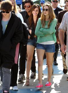 Emma Watson feet photo thumbnail