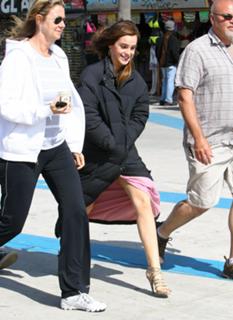 Emma Watson feet photo thumbnail