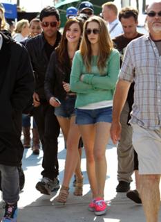 Emma Watson feet photo thumbnail