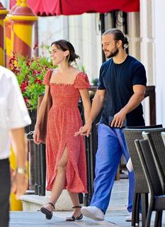 Emma Watson feet photo thumbnail