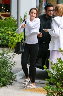 Emma Watson feet photo thumbnail