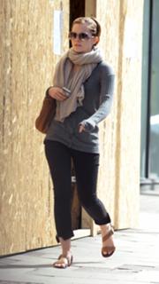 Emma Watson feet photo thumbnail