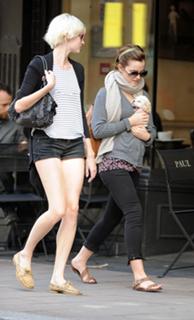 Emma Watson feet photo thumbnail