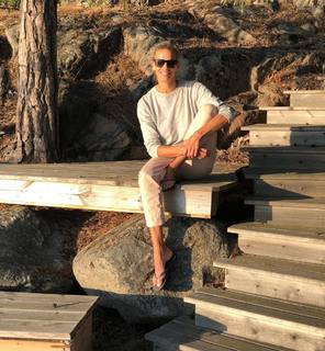 Emma Wiklund feet photo thumbnail