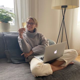 Emma Wiklund feet photo thumbnail