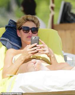 Emma Willis feet photo thumbnail