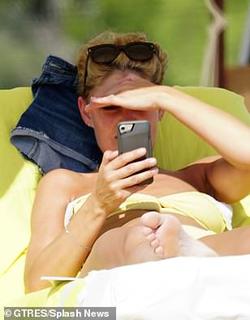 Emma Willis feet photo thumbnail