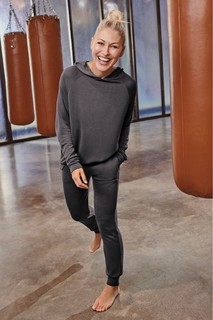 Emma Willis feet photo thumbnail