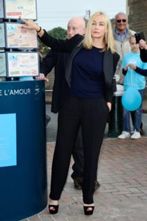 Emmanuelle Béart feet photo thumbnail