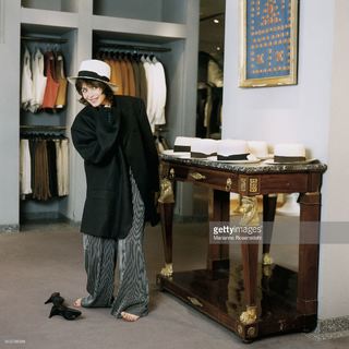 Emmanuelle Béart feet photo thumbnail