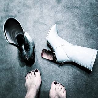 Emmanuelle Béart feet photo thumbnail