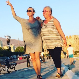 Emmanuelle Béart feet photo thumbnail