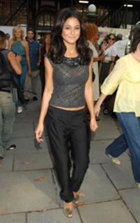Emmanuelle Chriqui feet photo thumbnail