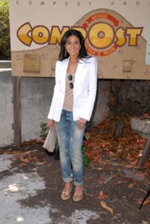 Emmanuelle Chriqui feet photo thumbnail