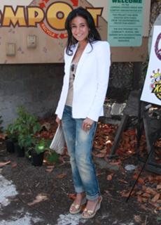 Emmanuelle Chriqui feet photo thumbnail