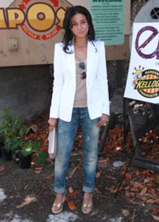 Emmanuelle Chriqui feet photo thumbnail