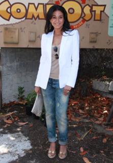 Emmanuelle Chriqui feet photo thumbnail