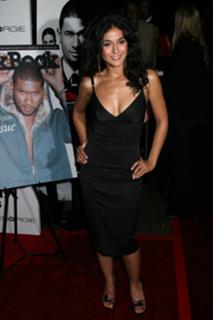 Emmanuelle Chriqui feet photo thumbnail