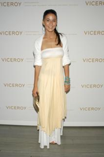 Emmanuelle Chriqui feet photo thumbnail