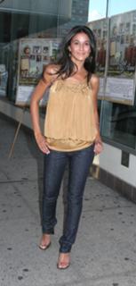 Emmanuelle Chriqui feet photo thumbnail