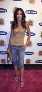 Emmanuelle Chriqui feet photo thumbnail