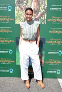 Emmanuelle Chriqui feet photo thumbnail