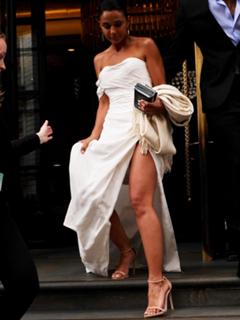 Emmanuelle Chriqui feet photo thumbnail
