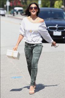 Emmanuelle Chriqui feet photo thumbnail