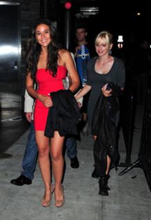 Emmanuelle Chriqui feet photo thumbnail