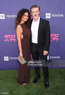 Emmanuelle Chriqui feet photo thumbnail
