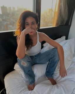 Emmanuelle Chriqui feet photo thumbnail