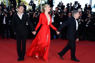 Emmanuelle Seigner feet photo thumbnail