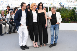 Emmanuelle Seigner feet photo thumbnail