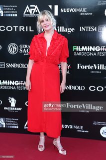 Emmanuelle Seigner feet photo thumbnail
