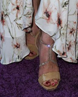 Emmanuelle Vaugier feet photo thumbnail