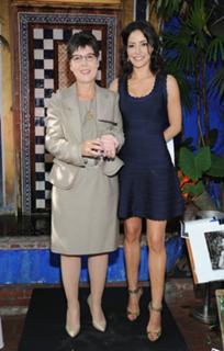 Emmanuelle Vaugier feet photo thumbnail