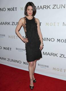 Emmanuelle Vaugier feet photo thumbnail