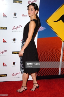 Emmanuelle Vaugier feet photo thumbnail