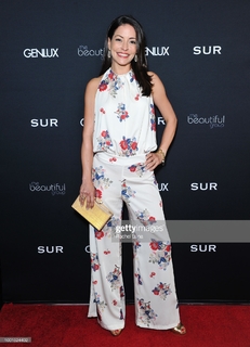 Emmanuelle Vaugier feet photo thumbnail