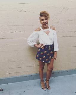 Emmy Raver-Lampman feet photo 3